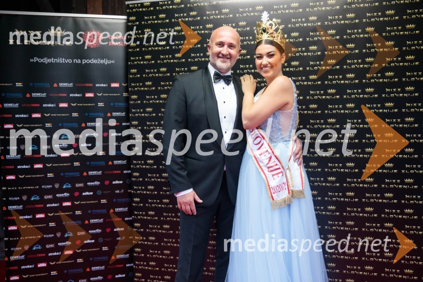  Tomaž Žohar, župan občine Braslovče;  Maja Čolić, Miss Slovenije 2020/21Miss Slovenije 2022 je Ljubljančanka Vida Milivojša
