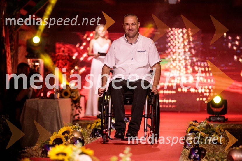  Bogdan Kronovšek, direktor Termo-tehnika d.o.o. Miss Slovenije 2022 je Ljubljančanka Vida Milivojša