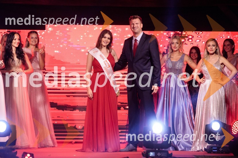  Anja Korenč, finalistka Miss Slovenije 2022;  ... Miss Slovenije 2022 je Ljubljančanka Vida Milivojša