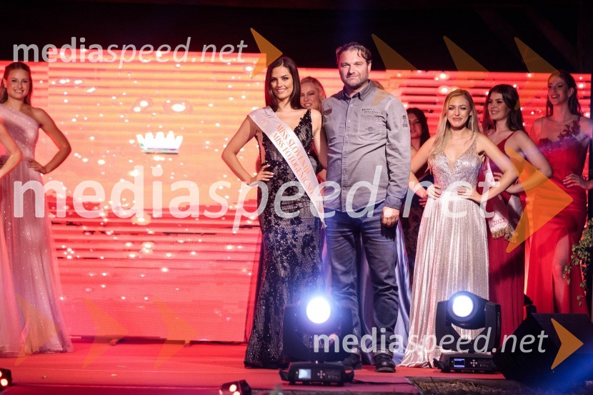  Teja Tripković, finalistka Miss Slovenije 2022;  ... Miss Slovenije 2022 je Ljubljančanka Vida Milivojša