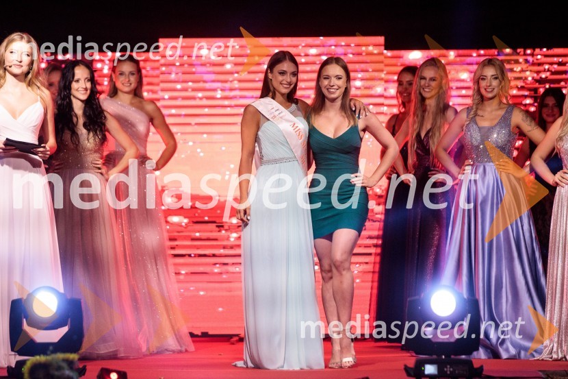  Urška Koštrun, finalistka Miss Slovenije 2022;  ... Miss Slovenije 2022 je Ljubljančanka Vida Milivojša