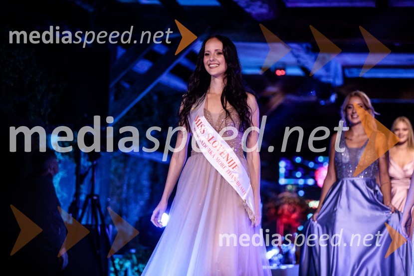  Talita Sofija Komelj, sopranistkaMiss Slovenije 2022 je Ljubljančanka Vida Milivojša