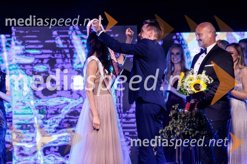  Talita Sofija Komelj, sopranistka, 2. spremljevalka Miss Slovenije 2022;  David Miško, Skupina Stroka.si, pomočnik direktorja za marketing;  Tomaž Žohar, župan občine BraslovčeMiss Slovenije 2022 je Ljubljančanka Vida Milivojša