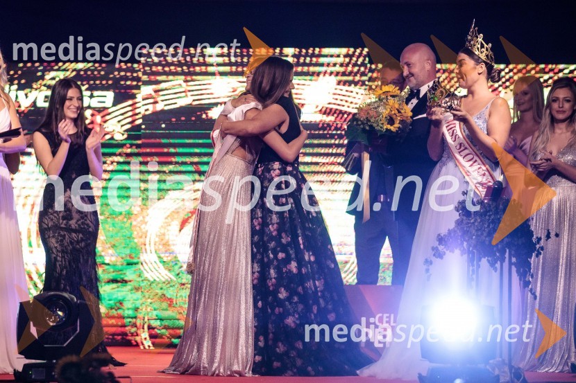  Vida Milvojša, Miss Slovenije 2022;  Mojca Šimnic Šolinc, direktorica TosamaMiss Slovenije 2022 je Ljubljančanka Vida Milivojša