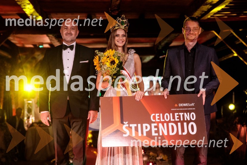  Tomaž Žohar, župan občine Braslovče;  Vida Milvojša, Miss Slovenije 2022; dr. Jure Knez, tehnični direktor Dewesoft d.o.o.Miss Slovenije 2022 je Ljubljančanka Vida Milivojša