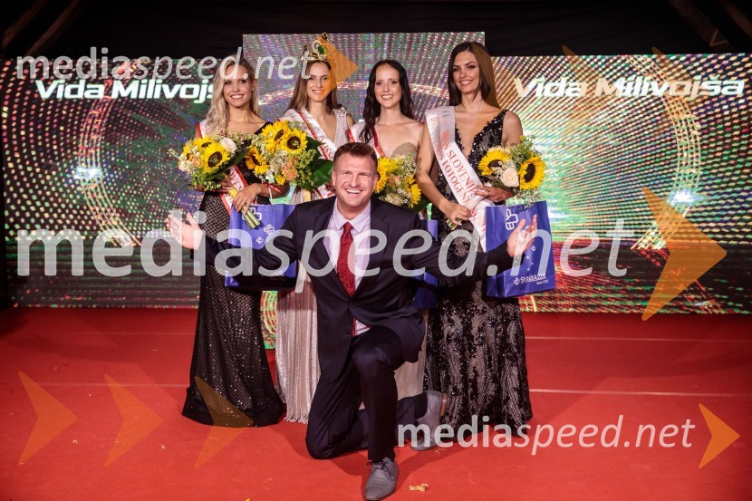 Hana Klaut, 1. spremljevalka Miss Slovenije 2022;  Vida Milvojša, Miss Slovenije 2022;  ... ;  Talita Sofija Komelj, sopranistka, 2. spremljevalka Miss Slovenije 2022;  Teja Tripković, finalistka Miss Slovenije 2022Miss Slovenije 2022 je Ljubljančanka Vida Milivojša