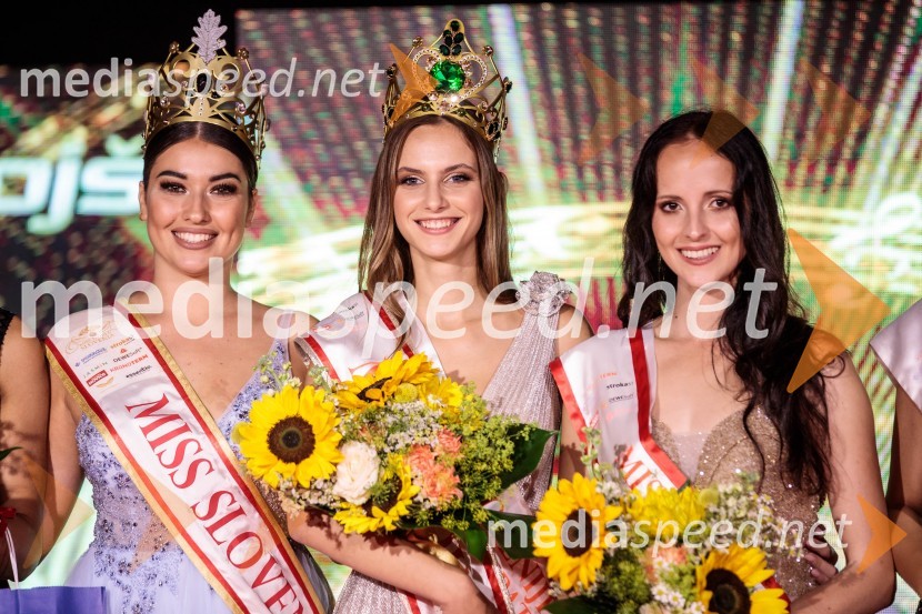  Maja Čolić, Miss Slovenije 2020/21;  Vida Milvojša, Miss Slovenije 2022;  Talita Sofija Komelj, sopranistka, 2. spremljevalka Miss Slovenije 2022Miss Slovenije 2022 je Ljubljančanka Vida Milivojša