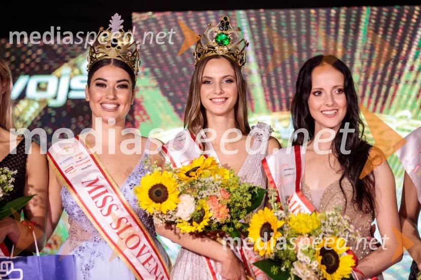  Maja Čolić, Miss Slovenije 2020/21;  Vida Milvojša, Miss Slovenije 2022;  Talita Sofija Komelj, sopranistka, 2. spremljevalka Miss Slovenije 2022Miss Slovenije 2022 je Ljubljančanka Vida Milivojša