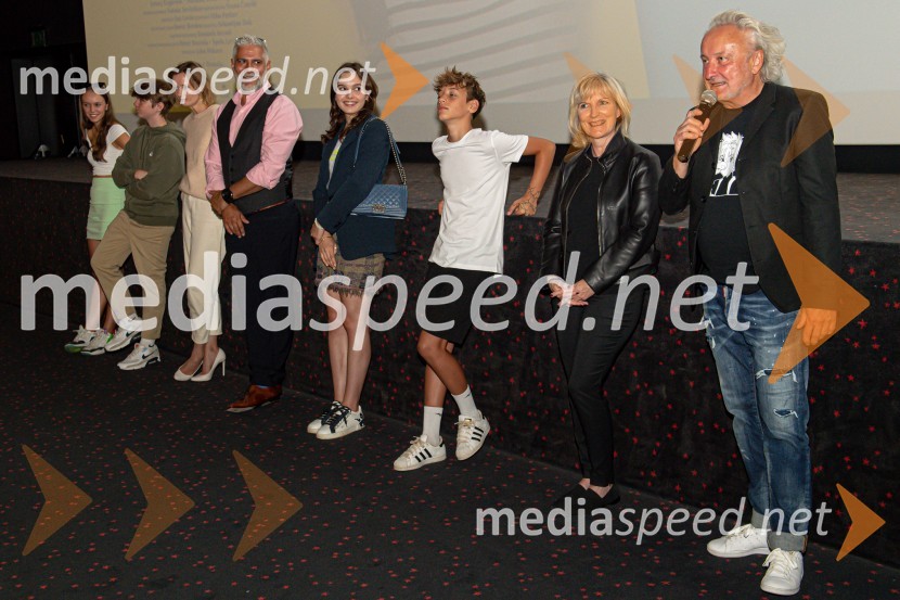  Uma Štader, igralka;  Enej Černe, igralec;  Ajda Smrekar, igralka;  Sebastian Cavazza, dramski in filmski igralec;  Neža  Smolinsky, igralka;  ... ;  ... ;  Peter Bratuša, režiserGajin svet 2 navdušil tudi v Mariboru in Celju