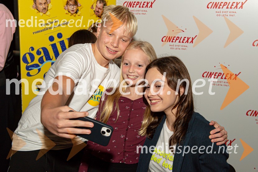  ... ;  ... ;  Neža  Smolinsky, igralkaGajin svet 2 navdušil tudi v Mariboru in Celju