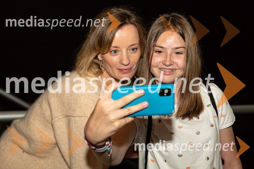  Ajda Smrekar, igralka;  ... Gajin svet 2 navdušil tudi v Mariboru in Celju