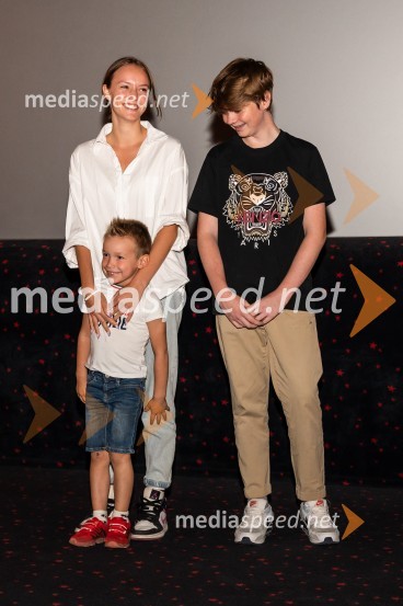  Uma Štader, igralka;  ... ;  Enej Černe, igralecGajin svet 2 navdušil tudi v Mariboru in Celju