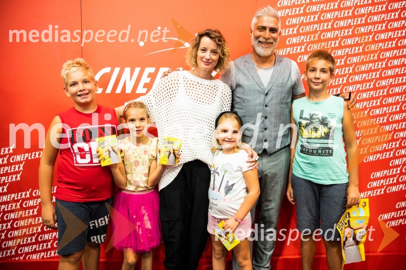  ... ;  ... ;  Ajda Smrekar, igralka;  ... ;  Sebastian Cavazza, dramski in filmski igralec;  ... Gajin svet 2 navdušil tudi v Mariboru in Celju