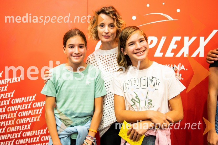  ... ;  Ajda Smrekar, igralka;  ... Gajin svet 2 navdušil tudi v Mariboru in Celju