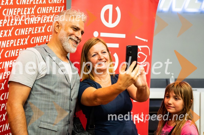  Sebastian Cavazza, dramski in filmski igralec;  ... ;  ... Gajin svet 2 navdušil tudi v Mariboru in Celju