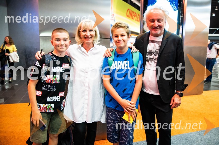  ... ;  ... ;  ... ;  Peter Bratuša, režiserGajin svet 2 navdušil tudi v Mariboru in Celju