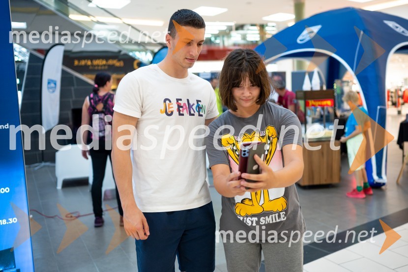  Filip Rakita, rokometaš;  ... Big Bangovi dnevi zabavne elektronike v Cityentru Celje in obisk RK Celje