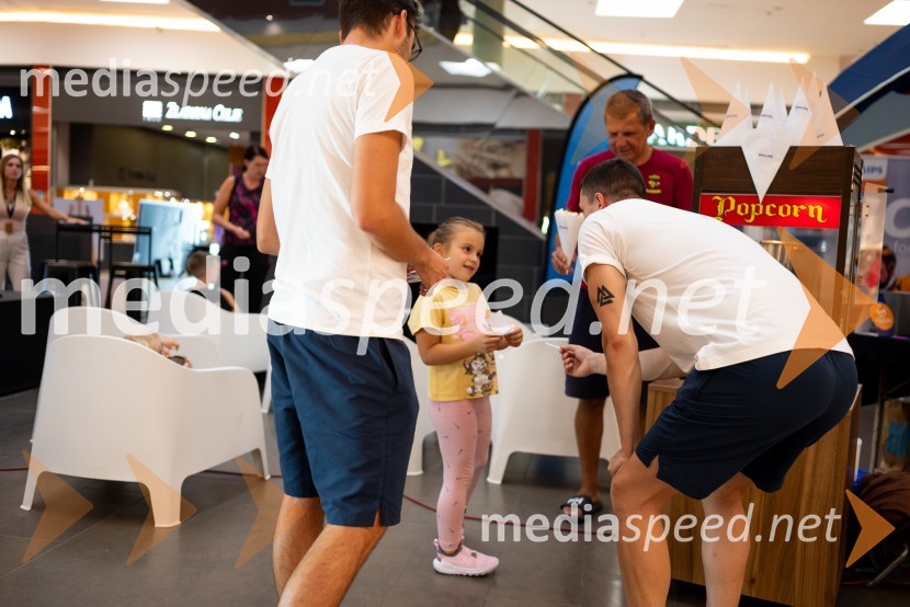  ... ;  ... ;  Filip Rakita, rokometašBig Bangovi dnevi zabavne elektronike v Cityentru Celje in obisk RK Celje