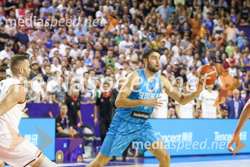  ... ;  Mike Tobey, košarkarEvropsko prvenstvo v košarki 2022, Slovenija - Nemčija