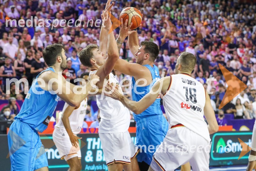  Mike Tobey, košarkar;  ... ;  Luka  Dončić, košarkar;  ... Evropsko prvenstvo v košarki 2022, Slovenija - Nemčija