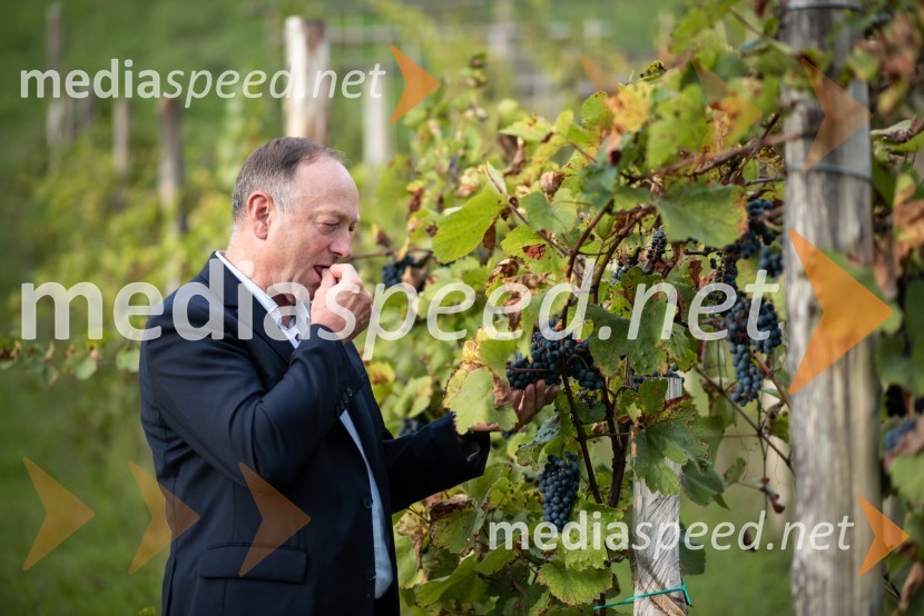  Stane Kocutar, mestni viničar, skrbnik Stare trte, novinar Radia Maribor, zgodovinarŽametna večerja tokrat prvič v Mariboru