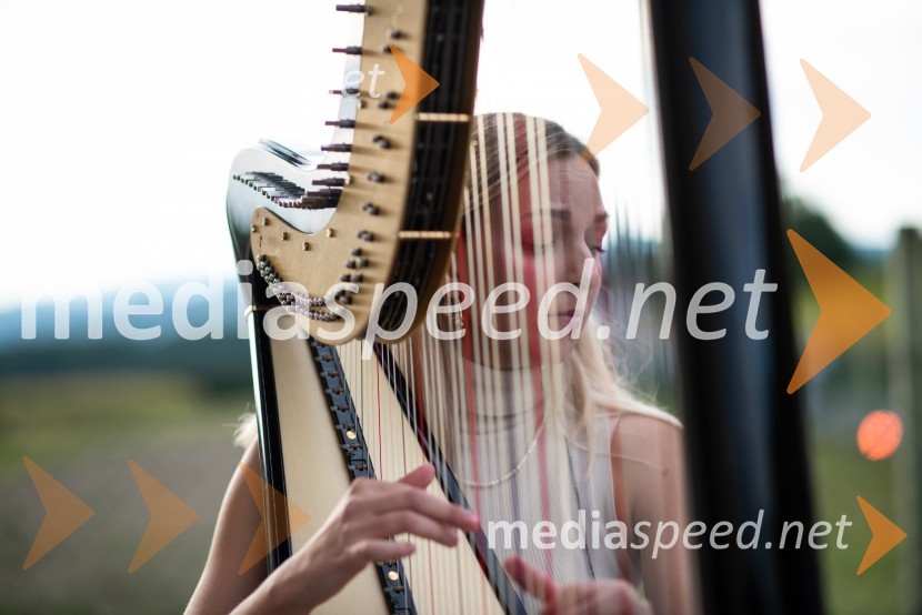  Julija Veleski Kores, De LiriŽametna večerja tokrat prvič v Mariboru