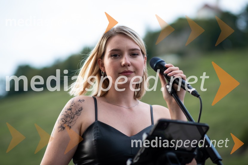  Zala Kores, De LiriŽametna večerja tokrat prvič v Mariboru