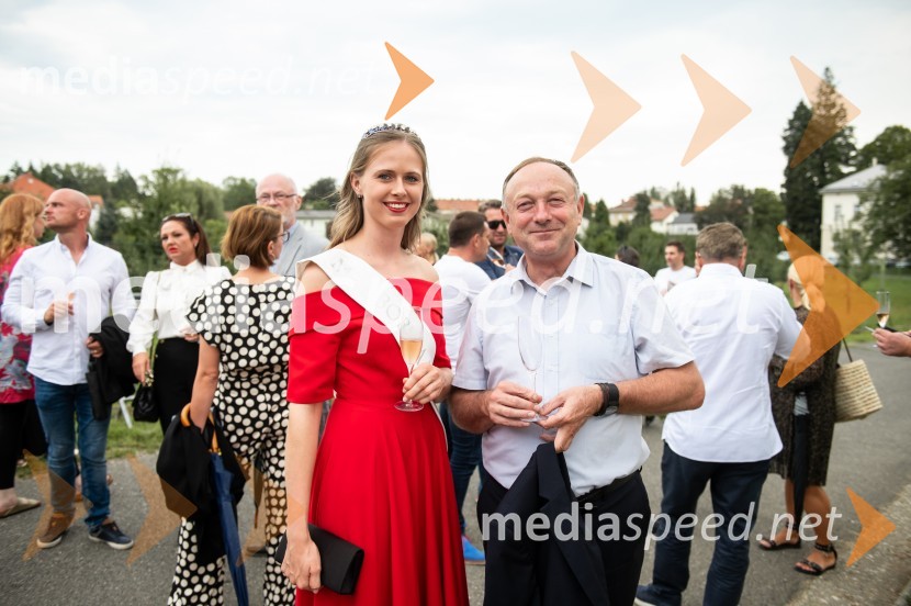  ... ;  Stane Kocutar, mestni viničar, skrbnik Stare trte, novinar Radia Maribor, zgodovinarŽametna večerja tokrat prvič v Mariboru