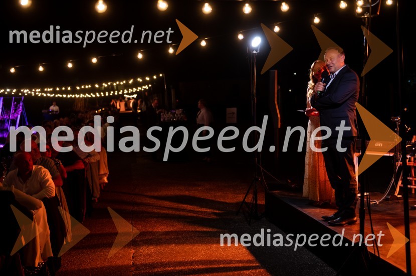  Mojca Mavec, voditeljica;  Stane Kocutar, mestni viničar, skrbnik Stare trte, novinar Radia Maribor, zgodovinarŽametna večerja tokrat prvič v Mariboru