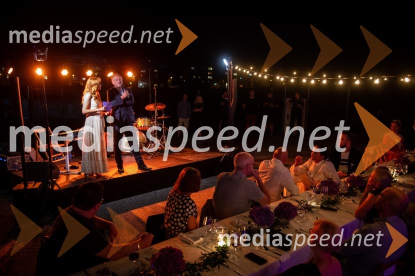  Mojca Mavec, voditeljica;  Stane Kocutar, mestni viničar, skrbnik Stare trte, novinar Radia Maribor, zgodovinarŽametna večerja tokrat prvič v Mariboru