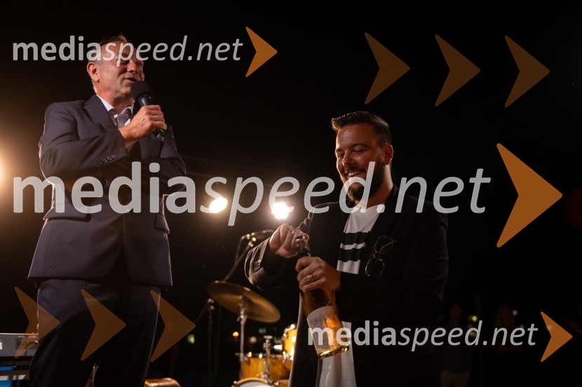  Stane Kocutar, mestni viničar, skrbnik Stare trte, novinar Radia Maribor, zgodovinar;  Denis Bende Živčec, novinar, VečerŽametna večerja tokrat prvič v Mariboru