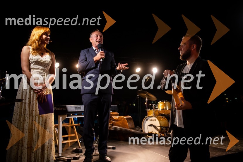  Mojca Mavec, voditeljica;  Stane Kocutar, mestni viničar, skrbnik Stare trte, novinar Radia Maribor, zgodovinar;  Denis Bende Živčec, novinar, VečerŽametna večerja tokrat prvič v Mariboru