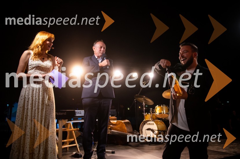  Mojca Mavec, voditeljica;  Stane Kocutar, mestni viničar, skrbnik Stare trte, novinar Radia Maribor, zgodovinar;  Denis Bende Živčec, novinar, VečerŽametna večerja tokrat prvič v Mariboru