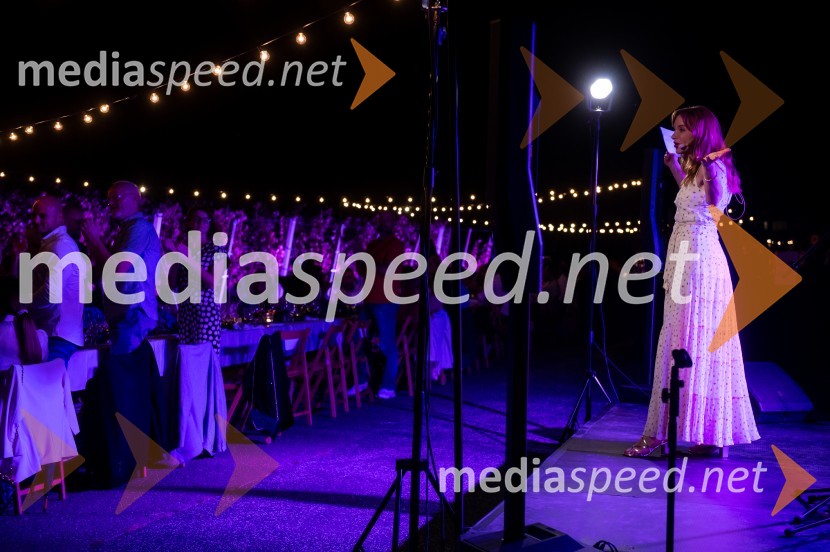  Mojca Mavec, voditeljicaŽametna večerja tokrat prvič v Mariboru