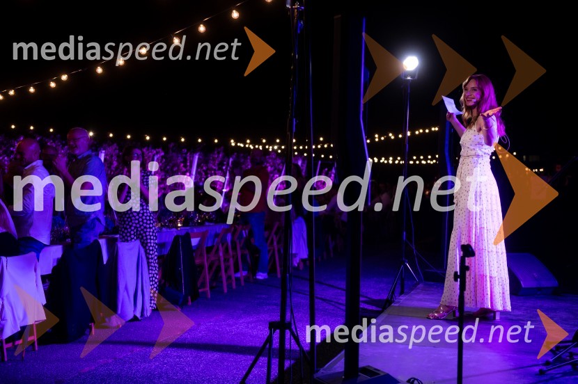  Mojca Mavec, voditeljicaŽametna večerja tokrat prvič v Mariboru