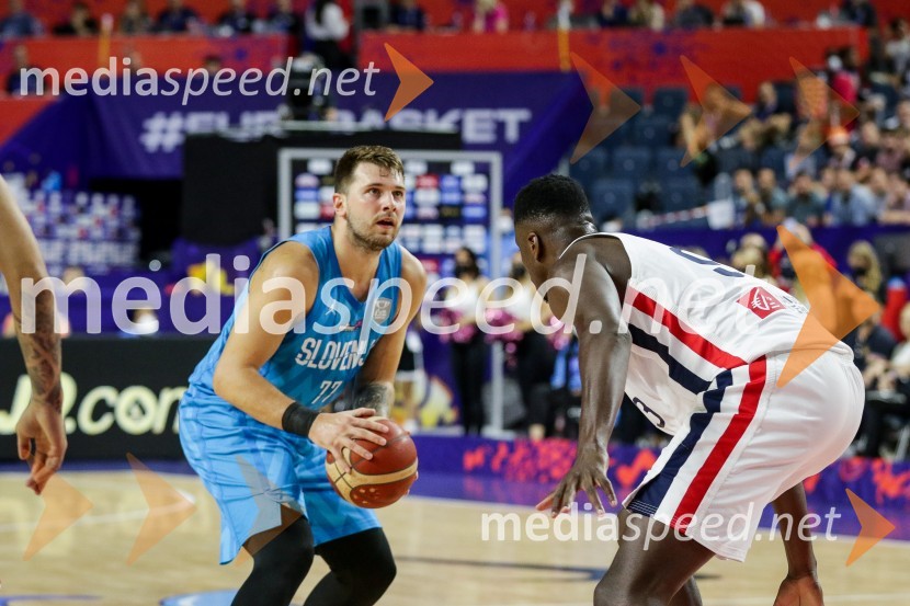  Luka  Dončić, košarkar;  ... Slovenija na po epski predstavi Dončića zasenčila Francoze