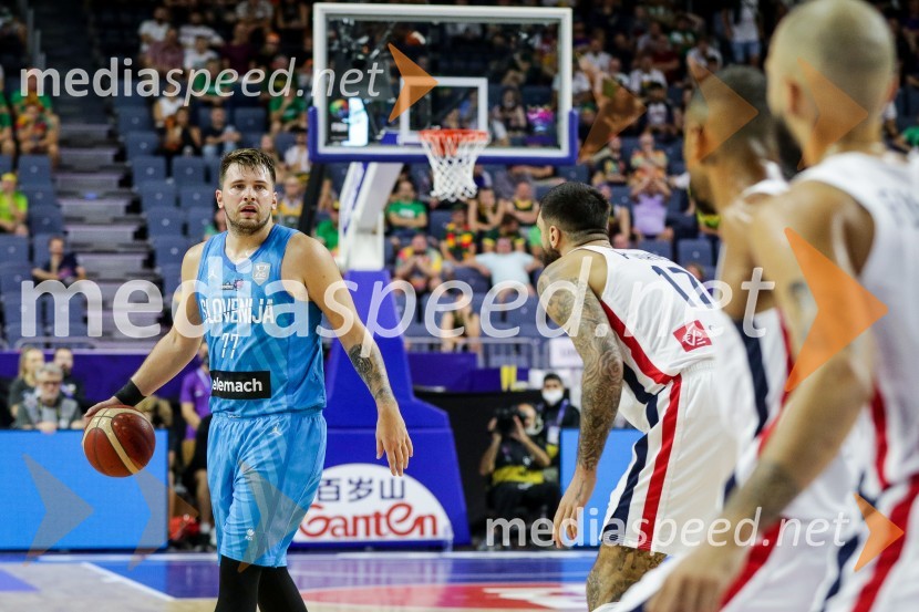  Luka  Dončić, košarkar;  ... Slovenija na po epski predstavi Dončića zasenčila Francoze