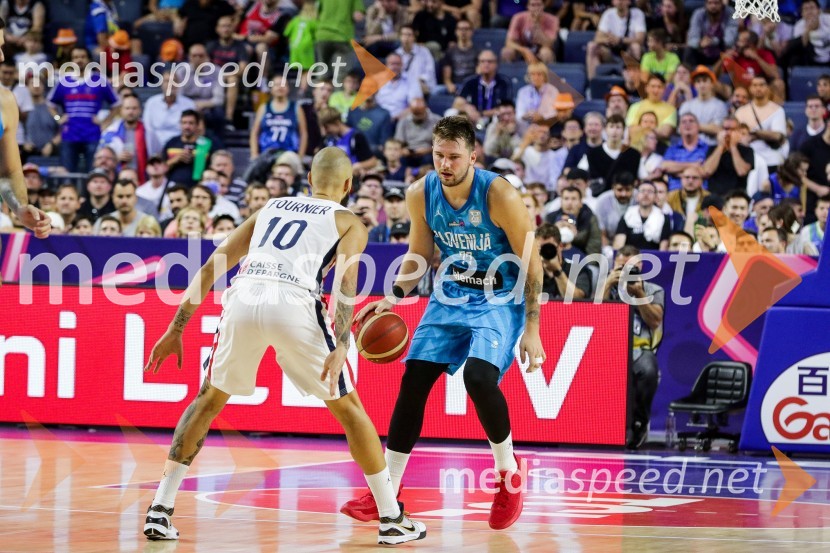  ... ;  Luka  Dončić, košarkarSlovenija na po epski predstavi Dončića zasenčila Francoze