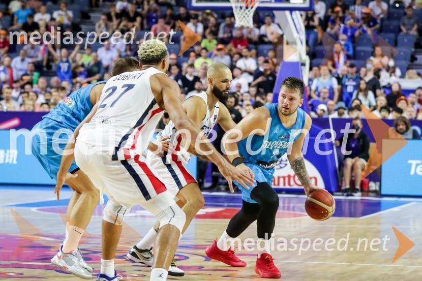  ... ;  ... ;  Luka  Dončić, košarkarSlovenija na po epski predstavi Dončića zasenčila Francoze