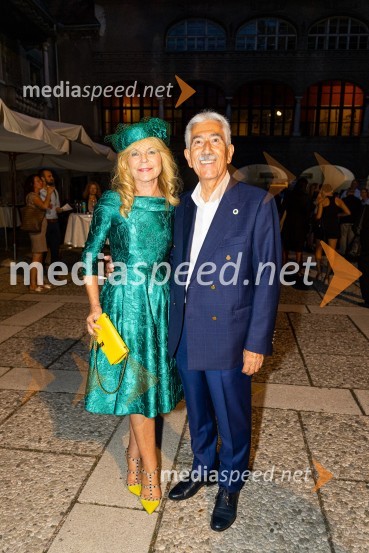  Darja Kuhar Kotnik, soustanoviteljica in podpredsednica Društva za zdravje naroda;  Rajko Kotnik, bivši višji državni odvetnik, predsednik Lions kluba Ljubljana RožnikJubilejni gala koncert Slovenskega okteta, Festival Ljubljana 2022