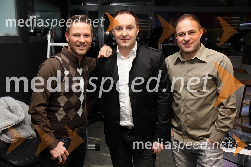 Sebastian, pevec in tv voditelj, Frenk Nova, pevec, in Boštjan Konečnik, harmonikarRdeča preproga s Sebastianom, snemanje oddaje na RTS