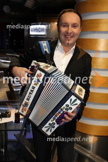 Frenk Nova, pevecRdeča preproga s Sebastianom, snemanje oddaje na RTS