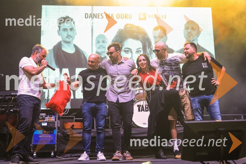  ... ;  Aleš Beriša, član skupine Tabu;  Tomaž Trop, član skupine Tabu;  Eva Beus, pevka, skupina Tabu;  Iztok Melanšek, član skupine Tabu;  Primož Štorman, član skupine TabuSlovenija prvič v zgodovini v polfinalu svetovnega prvenstva v odbojki