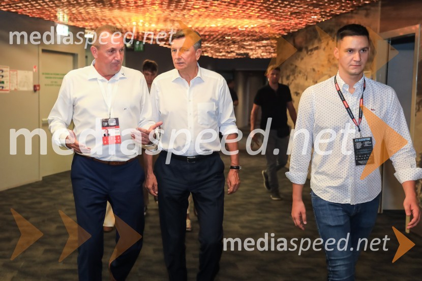  Metod Ropret, predsednik Odbojkarske zveze Slovenije;  Borut Pahor, predsednik Republike Slovenije;  ... Slovenija prvič v zgodovini v polfinalu svetovnega prvenstva v odbojki