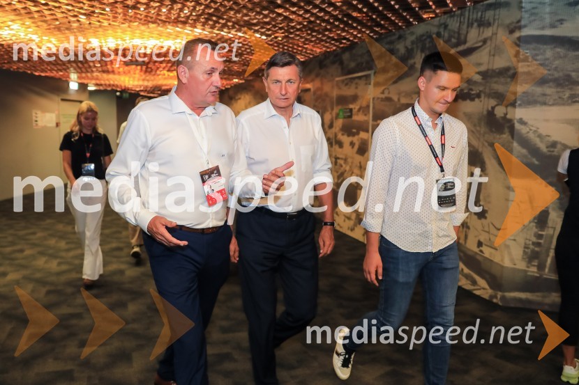  Metod Ropret, predsednik Odbojkarske zveze Slovenije;  Borut Pahor, predsednik Republike Slovenije;  ... Slovenija prvič v zgodovini v polfinalu svetovnega prvenstva v odbojki