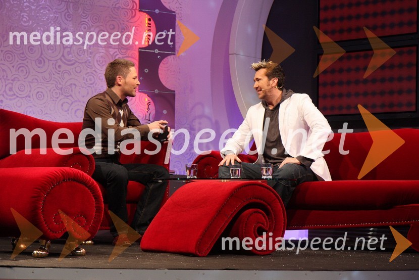 Sebastian, pevec in tv voditelj, in Werner Brozovič, pevecRdeča preproga s Sebastianom, snemanje oddaje na RTS