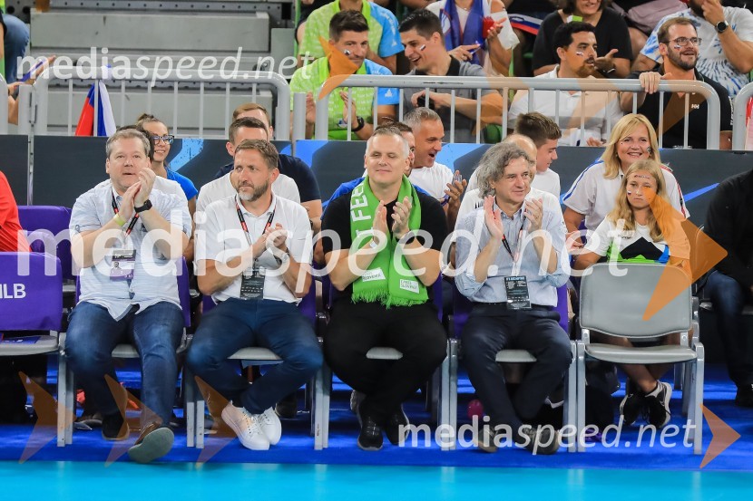  ... ;  ... ;  ... ; dr. Robert Golob, predsednik vlade RSSlovenija prvič v zgodovini v polfinalu svetovnega prvenstva v odbojki