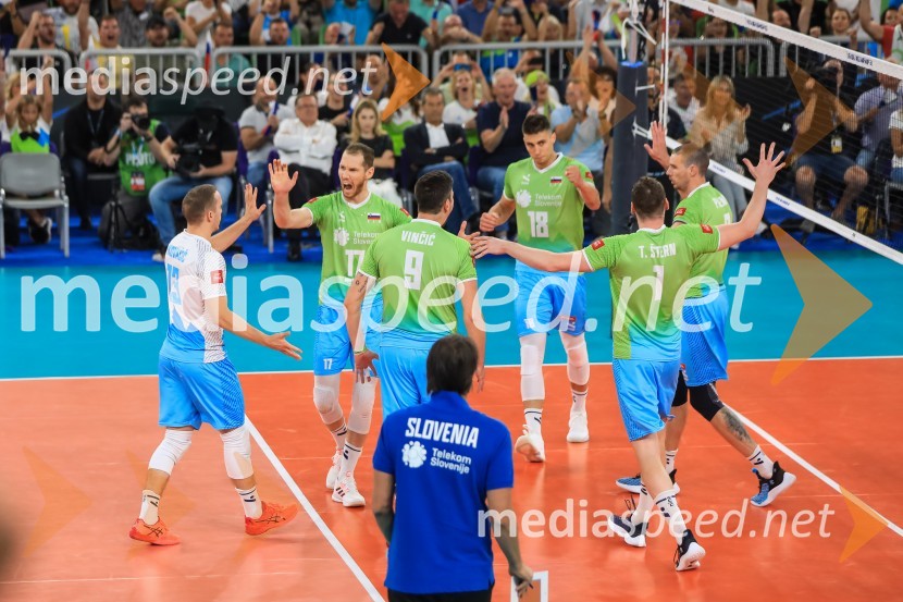  Jani Kovačič, odbojkar;  Tine  Urnaut, kapetan slovenske odbojkarske reprezentance;  Dejan  Vinčić, odbojkar;  Klemen Čebulj, odbojkar;  Tonček  Štern, odbojkar;  Alen  Pajenk  , odbojkar;  Gheorghe Crețu, trener odbojkarske reprezentance SlovenijeSlovenija prvič v zgodovini v polfinalu svetovnega prvenstva v odbojki