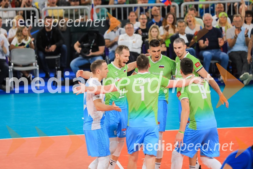  Jani Kovačič, odbojkar;  Tine  Urnaut, kapetan slovenske odbojkarske reprezentance;  Tonček  Štern, odbojkar;  Klemen Čebulj, odbojkar;  Alen  Pajenk  , odbojkar;  Dejan  Vinčić, odbojkarSlovenija prvič v zgodovini v polfinalu svetovnega prvenstva v odbojki