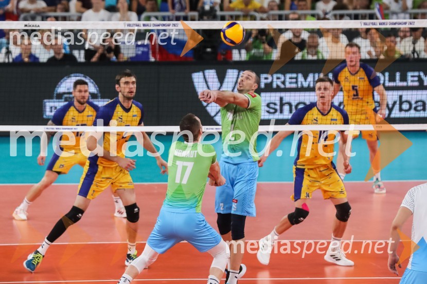  Tine  Urnaut, kapetan slovenske odbojkarske reprezentance;  Alen  Pajenk  , odbojkarSlovenija prvič v zgodovini v polfinalu svetovnega prvenstva v odbojki